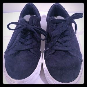 Kids Old Navy size 1 navy canvas shoes